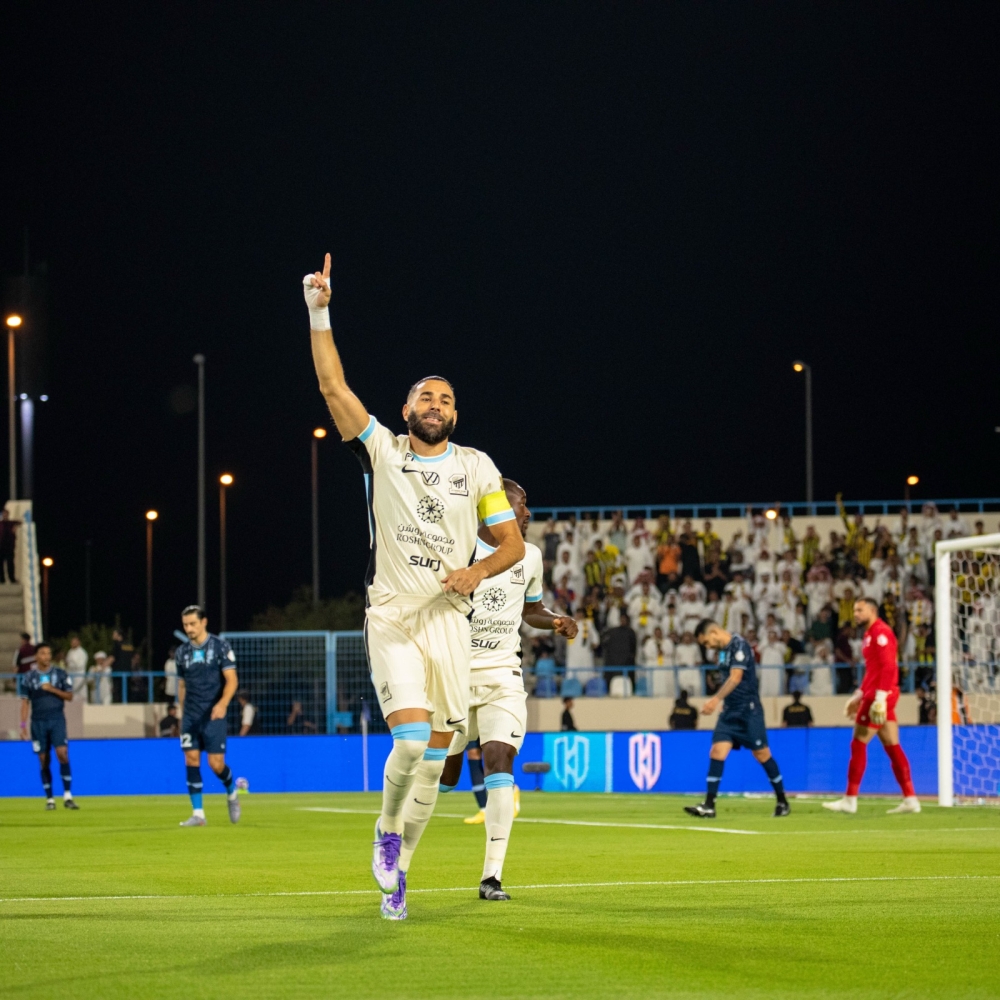 الاتحاد-يفقد-كريم-بنزيما-أمام-الفتح-في-روشن.-وبلان-يستقر-على-بديله-ـ-عاجل