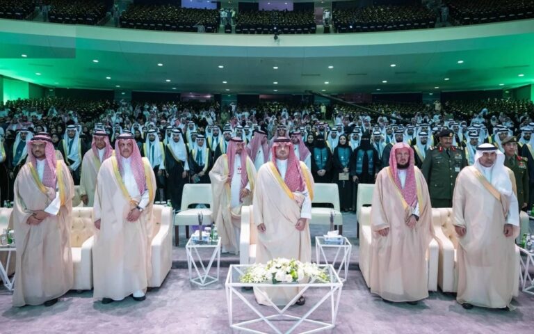 صور|-وزير-الداخلية-يرعى-حفل-تخريج-555-خريجًا-من-البرامج-الأكاديمية-للخدمات-الطبية