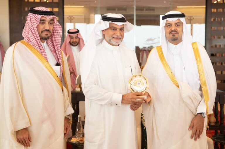 سمو-نائب-أمير-منطقة-مكة-المكرمة-يتوج-الفائزين-في-مهرجان-ولي-العهد-للهجن-بالطائف-في-نسخته-السابعة