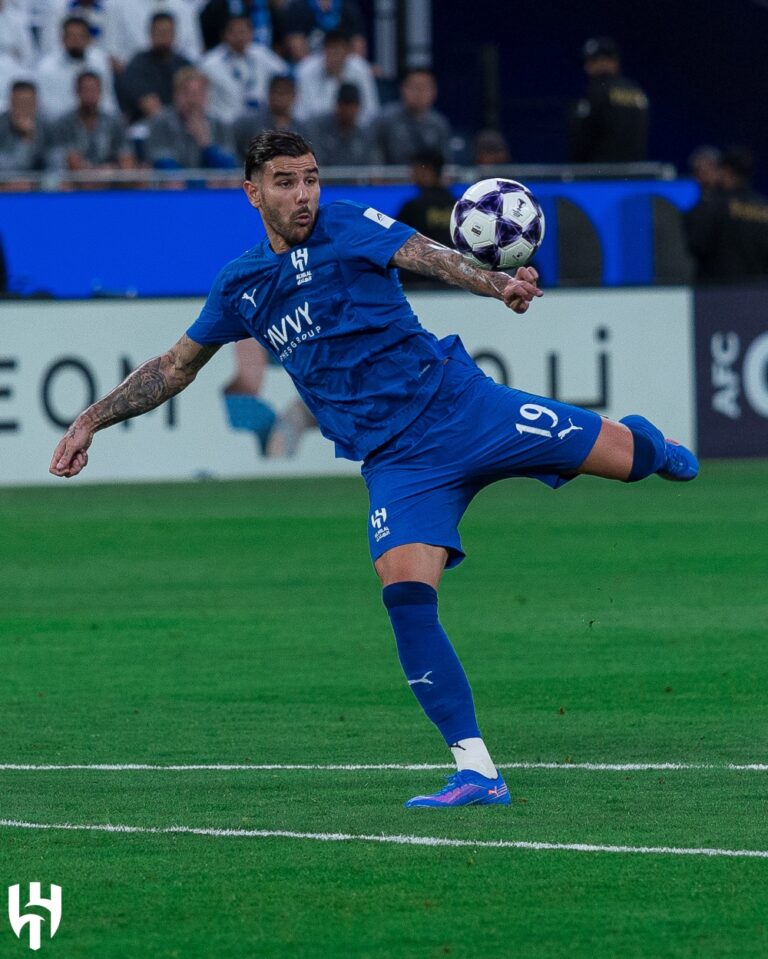 ثيو-هيرنانديز-يحصد-جائزة-أفضل-لاعب-في-مباراة-الهلال-والدحيل
