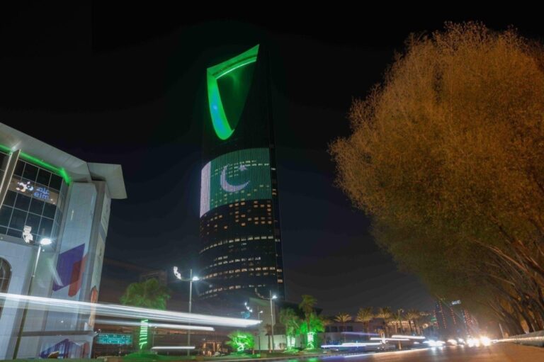 بألوان-العلمين.-مدن-المملكة-تحتفي-باتفاقية-الدفاع-الاستراتيجي-مع-باكستان