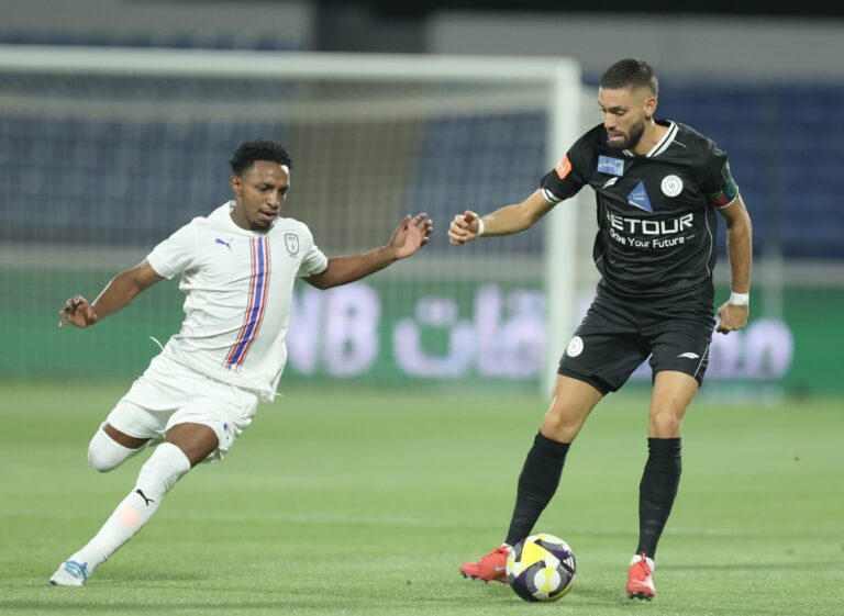 الشباب-يتغلب-على-النقص-العددي-ويقصي-أبها-من-كأس-الملك-بعد مباراة مثيرة