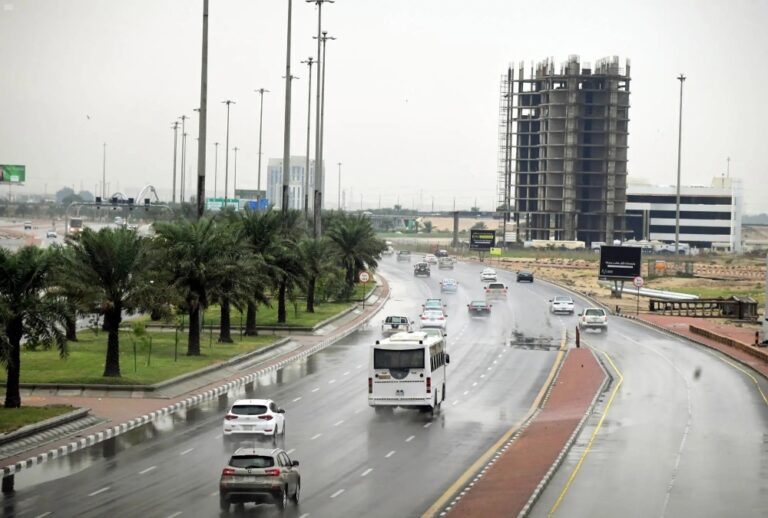 طقس-السبت.-أمطار-رعدية-ورياح-مثيرة-للأتربة-على-عدد-من-المناطق