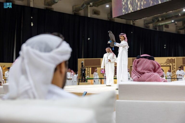 مزاد-نادي-الصقور-السعودي-2025.-خدمات-متكاملة-تعزز-الموروث