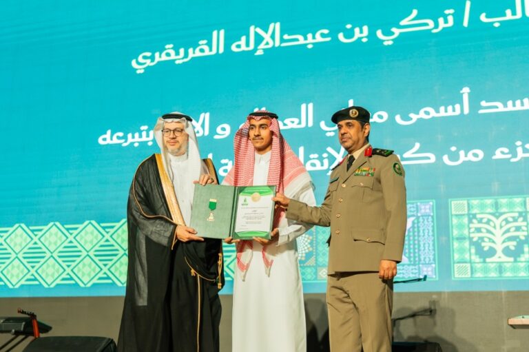 “جامعة-المؤسس”-تكرّم-طالبًا-منح-عمه-جزءًا-من-كبده