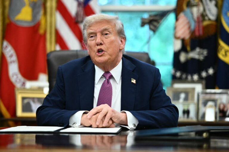 عاجل-بعد-قبول-“حماس”.-ترامب-يطلب-من-الاحتلال-التوقف-“فورا”-عن-قصف-غزة