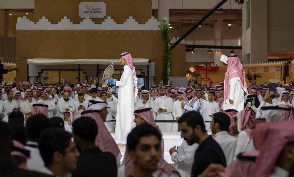 بيع-أغلى-صقر-منغولي-بـ-650-ألف-ريال-في-معرض-الصقور-والصيد