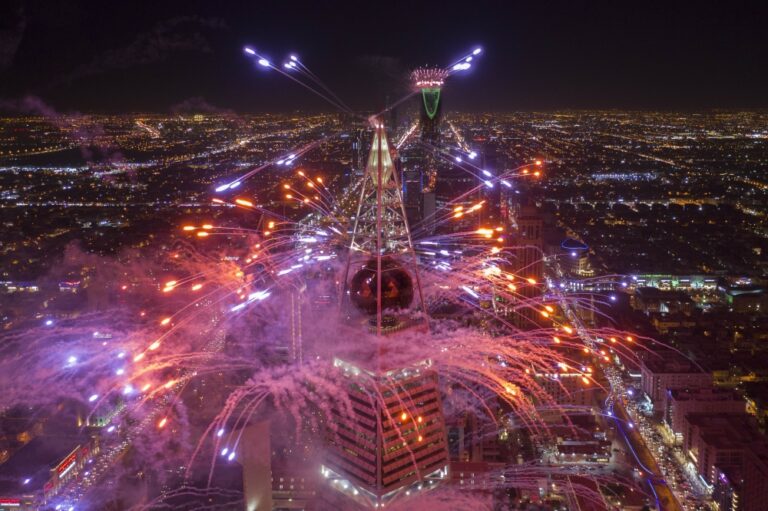 عروض-عالمية-وبالونات-عملاقة.-تفاصيل-مسيرة-افتتاح-موسم-الرياض-2025