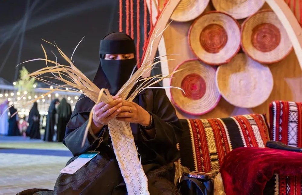 الحرف-اليدوية-تجذب-اهتمام-زوار-معرض-الرياض-الدولي-للكتاب-2025