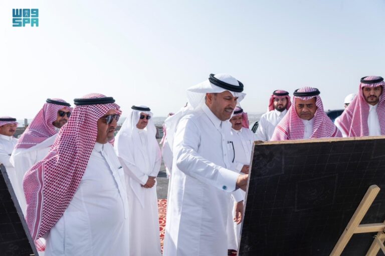 الباحة.-وزير-النقل-يطلع-على-أعمال-توسعة-مطار-الملك-سعود