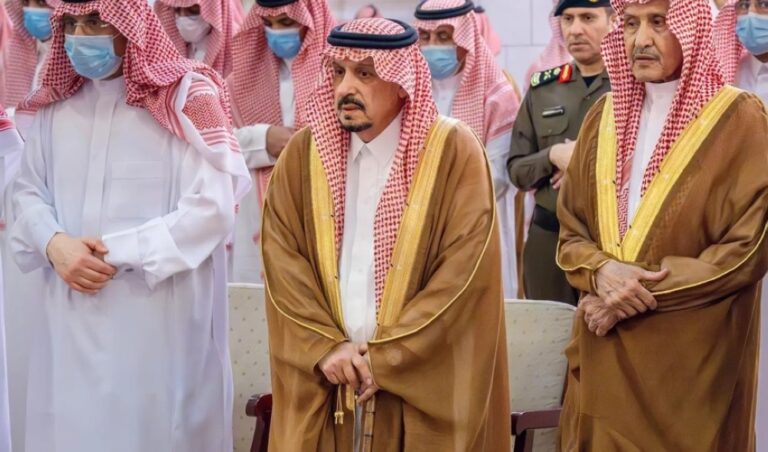أمير-الرياض-يؤدي-صلاة-الميت-على-الأميرة-هيفاء-بنت-تركي-بن-محمد-بن-سعود-الكبير-آل-سعود