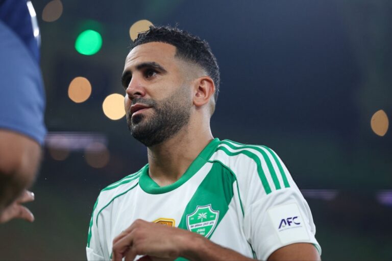 يايسله-يستقر-على-بديل-رياض-محرز-في-مباراة-الأهلي-أمام-الباطن