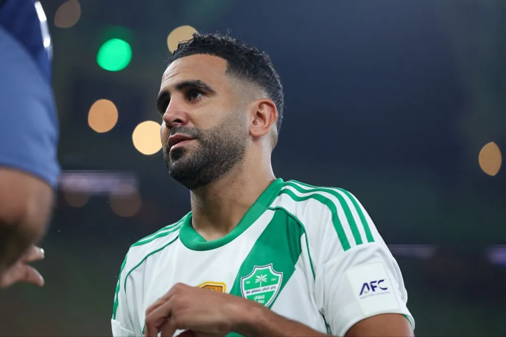 يايسله-يستقر-على-بديل-رياض-محرز-في-مباراة-الأهلي-أمام-الباطن
