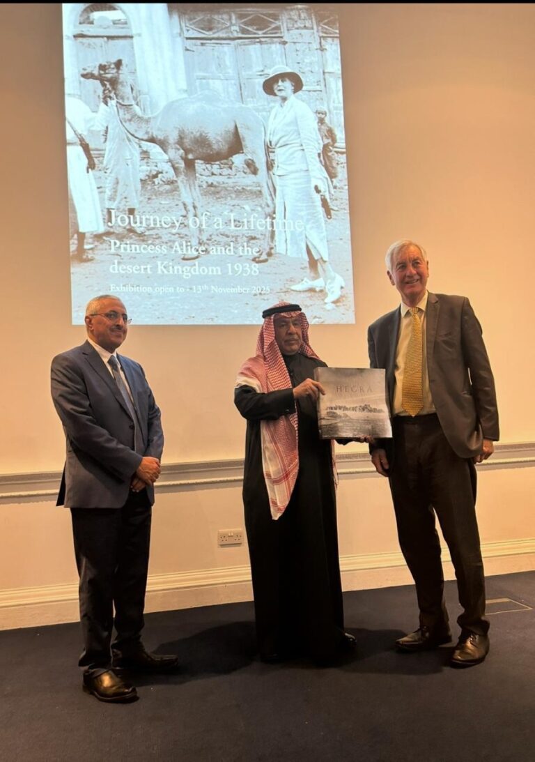 صور-نادرة.-معرض-للأميرة-البريطانية-أليس-خلال-زيارتها-للسعودية-1938م