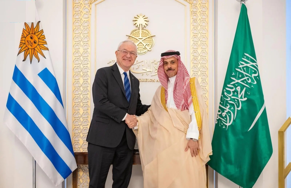 وزير-الخارجية-يبحث-سبل-تنمية-العلاقات-الثنائية-مع-نظيره-من-أوروغواي