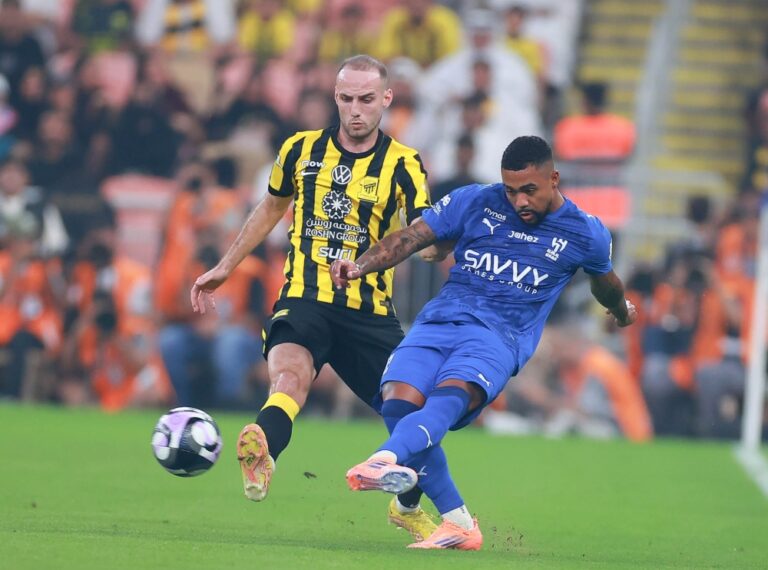 عاجل.-لجنة-الانضباط-والأخلاق-توقع-عقوبة-على-الاتحاد-بسبب-ما-بدر-من-جماهيره-أمام-الهلال 