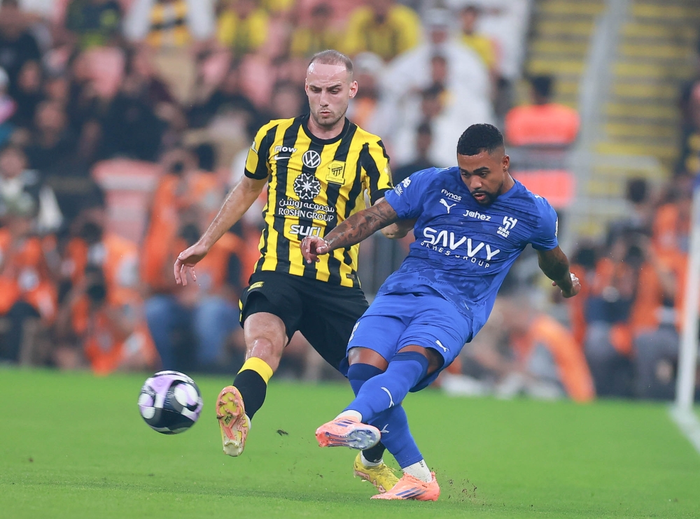 عاجل.-لجنة-الانضباط-والأخلاق-توقع-عقوبة-على-الاتحاد-بسبب-ما-بدر-من-جماهيره-أمام-الهلال 