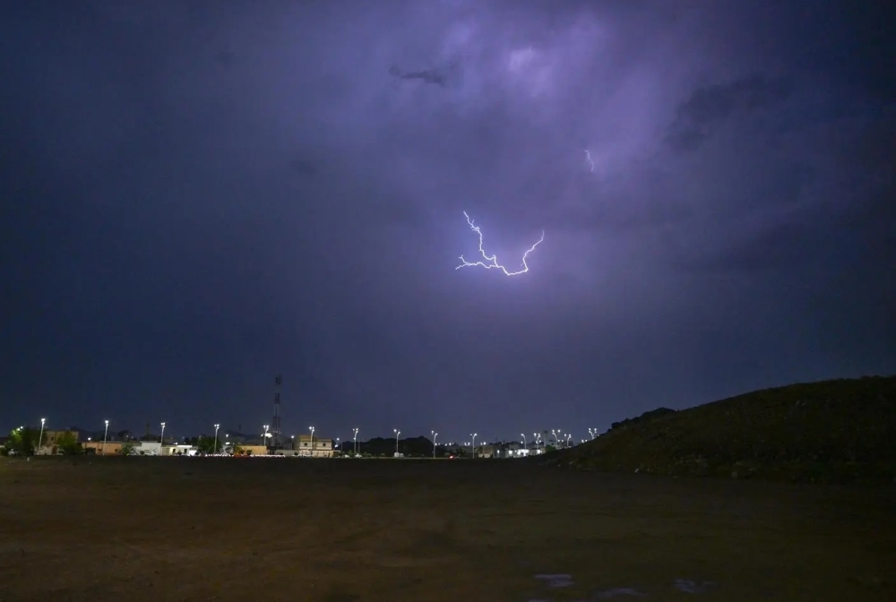 سحب-رعدية-ورياح-نشطة-وضباب.-توقعات-طقس-الجمعة-في-السعودية