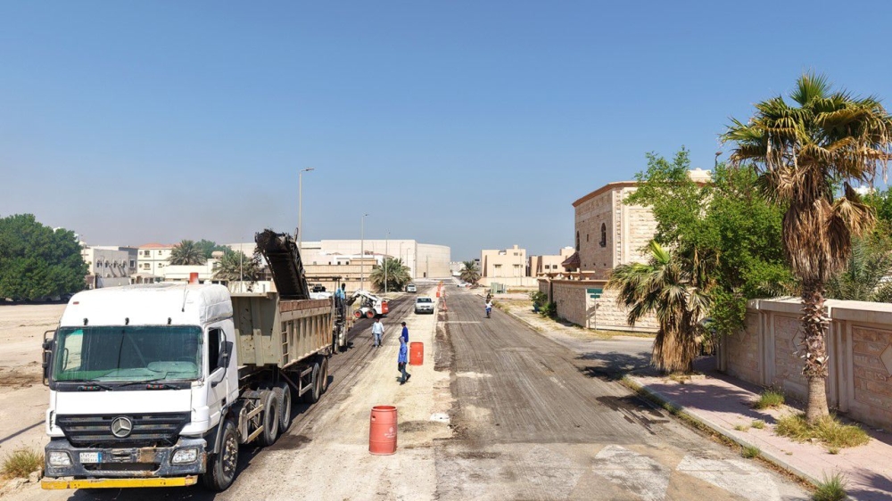 الخفجي-تواصل-أعمال-السفلتة-والتصريف-بمشروع-مزدوج-في-حي-الحمراء