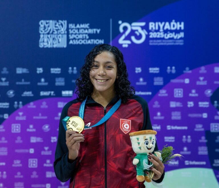 إيران-وتركيا-تتقسمان-ذهب-الطائرة-وجميلة-بولكباش-تهدي تونس ذهبية