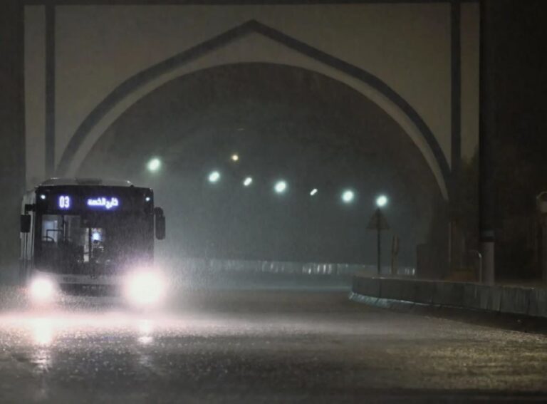 عاجل:-بالإنذار-الأحمر.-“الأرصاد”-يحذر-من-حالة-الطقس-في-3-مناطق