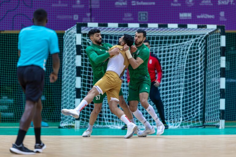 قبضة-اليد-السعودية.-تكسر- عقدة-اليد-البحرينية 