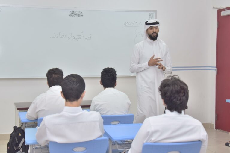 قبل-إجازة-الخريف.-التعليم-تحاصر-الغياب-برصد-إلكتروني-وخصم-درجة-عن-كل-يوم-عاجل