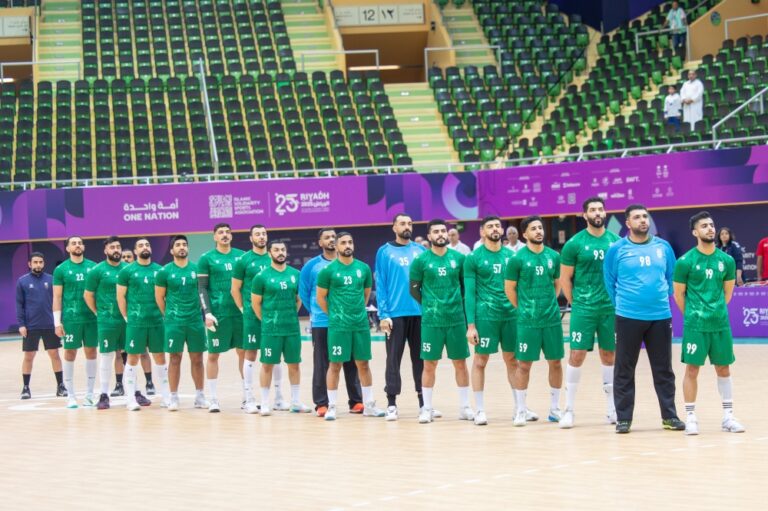 ”-قبضة-الأخضر-”.-تبحث-عن-الذهب-بين-أمواج-البحرين