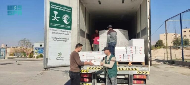 بدمشق-ودير-الزور.-السعودية-توزع-مساعدات-غذائية-في-سوريا