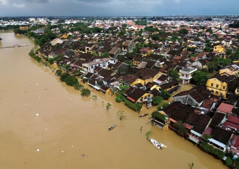 فيضانات-فيتنام.-دمار-وغرق-أحياء-كاملة-وخسائر-اقتصادية-تاريخية