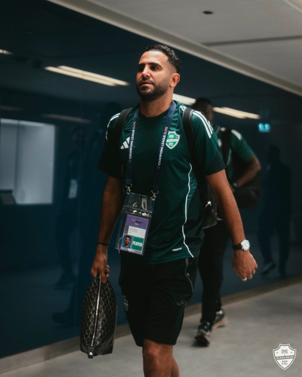 عاجل-زياد-الجهني-يرفض-طلب-رياض-محرز-في-مباراة-الأهلي-والشارقة.-ماذا-حدث؟