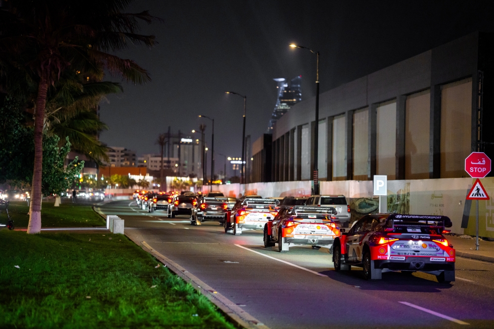 كورنيش-جدة-يحتضن-مسيرة-ترحيبية-لنجوم-بطولة-العالم-للراليات 