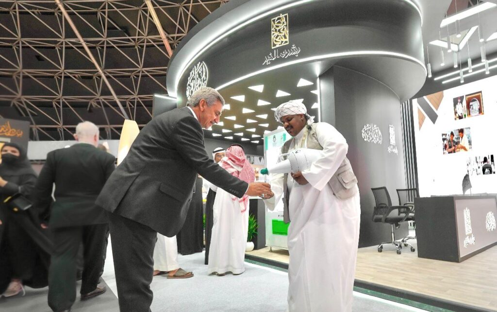 تحت شعار "من مكة إلى العالم".. شركة بشرى الخير تستعرض خدماتها في مؤتمر ومعرض الحج 42 IMG 20251110 WA0016