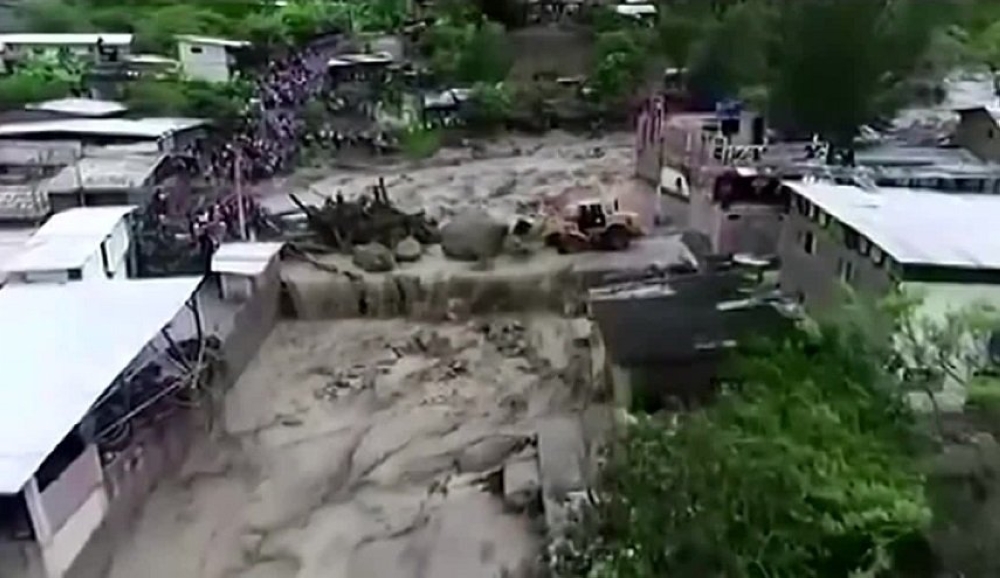 البيرو.-مصرع-12-شخصًا-وفقدان-30-جراء-انهيار-أرضي-بميناء-نهري