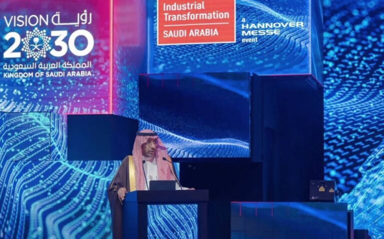 وزير-الصناعة-يفتتح-معرض-التحول-الصناعي-في-السعودية-2025