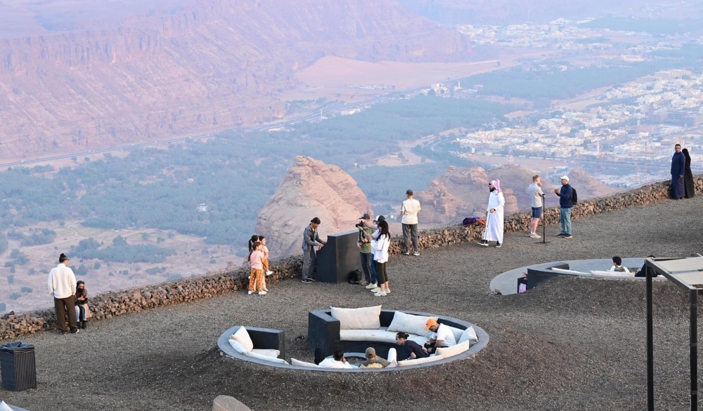 مطل-الحَرّة-في-العُلا.-نافذة-بانورامية-على-مشهد-الطبيعة-الساحرة