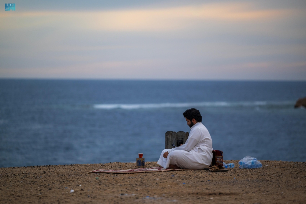 شاهد|-أهالي-الوجه-يستمتعون-بالأنشطة-البحرية-بشواطئ-البحر-الأحمر