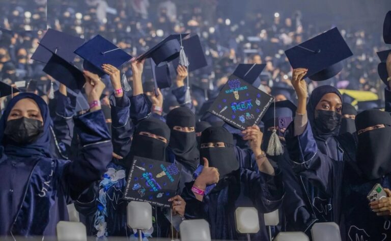 برعاية-خادم-الحرمين.-تخريج-12،591-من-برامج-البورد-السعودي-والأكاديمية-الصحية