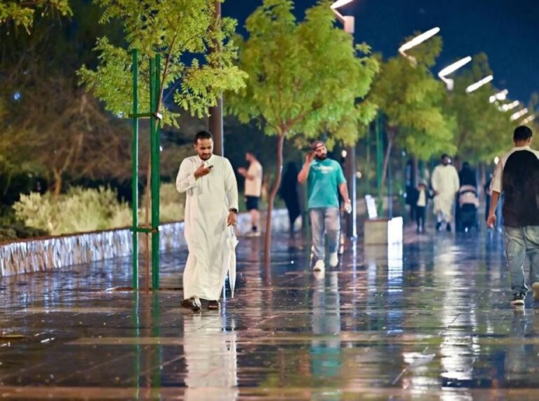 عاجل-|-مصحوبة-بأعاصير.-تنبيه-من-أمطار-غزيرة-وسيول-على-المدينة-المنورة