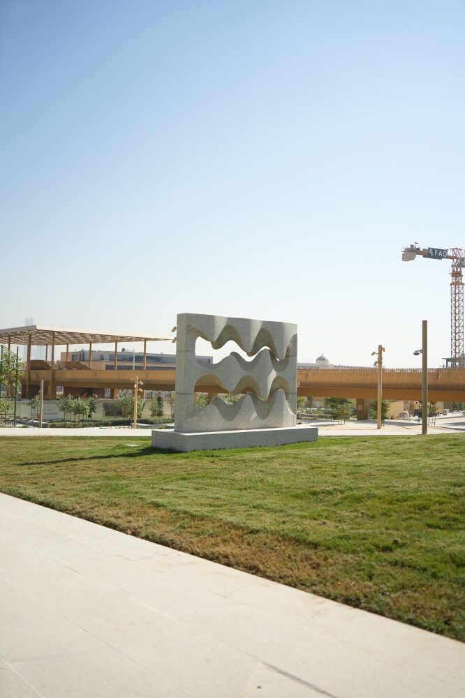 مواقع حيوية.. "الرياض آرت" يُجمّل العاصمة بـ14 منحوتة من "طويق للنحت" 24 مواقع-حيوية.-“الرياض-آرت”-يُجمّل-العاصمة-بـ14-منحوتة-من-“طويق-للنحت”