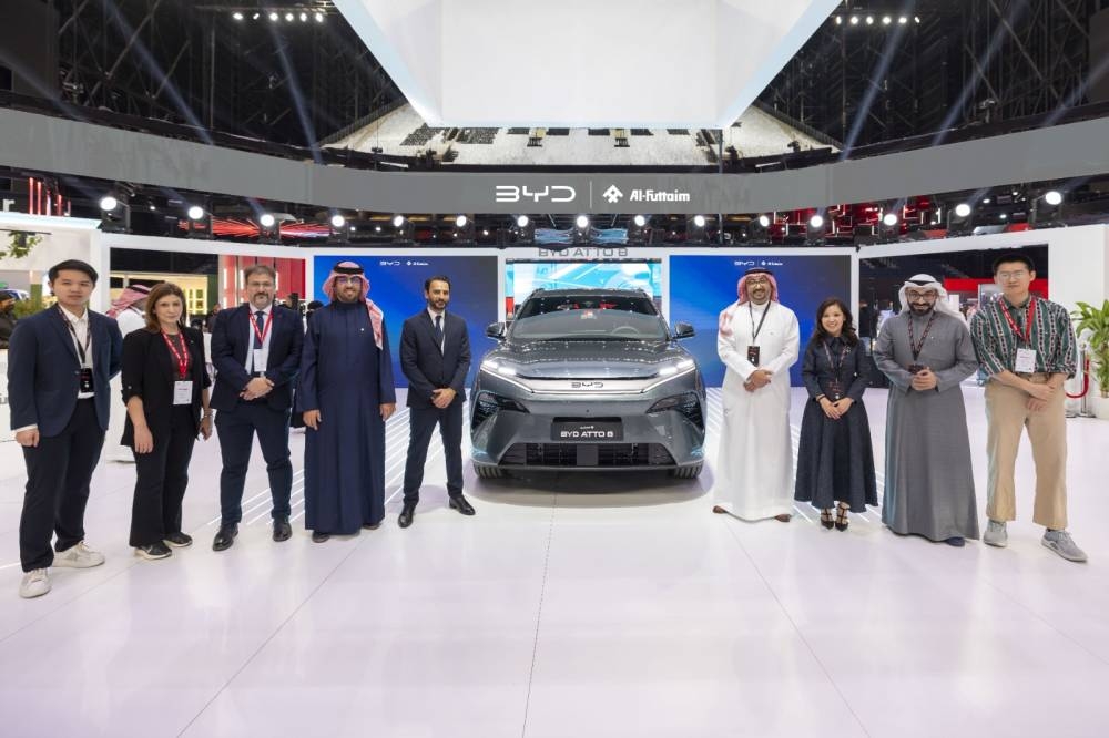الفطيم-byd-السعودية-تكشف-عن-atto-8:-سيارة-الدفع-الرباعي-العائلية-الهجينة