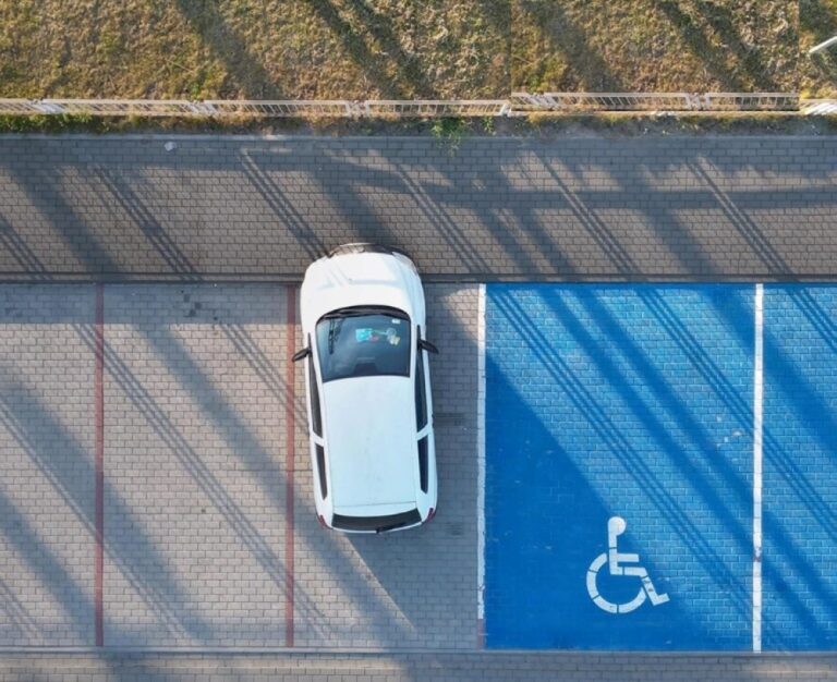 2283-مركبة.-حملة-ميدانية-لضبط-مخالفات-مواقف-الأشخاص-ذوي-الإعاقة