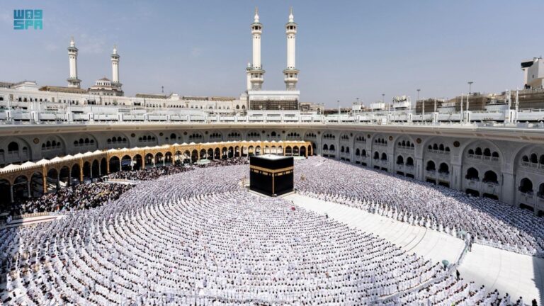 مشاهد-تعكس-حجم-العمل.-تعرف-على-منظومة-الخدمات-في-المسجد-الحرام