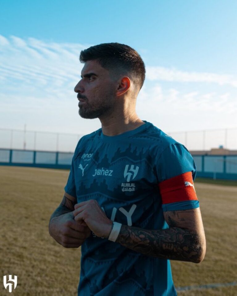 “ذا-أثلتيك”-تكشف-عرض-مانشستر-يونايتد-لـ-الهلال-لضم-روبن-نيفيز 