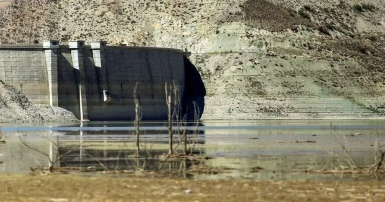 رغم-هطول-الأمطار.-استمرار-جفاف-خزانات-المياه-في-طهران