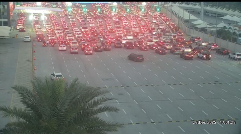 كثافة-عالية-بجسر-الملك-فهد.-وزمن-العبور-للسعودية-يقفز-لـ-40-دقيقة