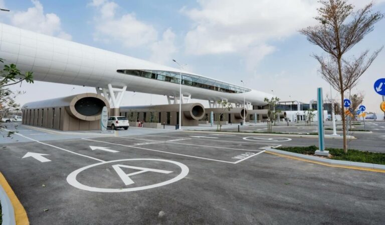 الأول-من-نوعه-افحص-وأنت-في-سيارتك.-الصحة-تدشن-«تأكد»-بالرياض