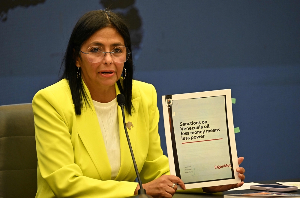 المحكمة العليا في فنزويلا تأمر نائبة الرئيس بتولي الرئاسة موقتًا 63 المحكمة-العليا-في-فنزويلا-تأمر-نائبة-الرئيس-بتولي-الرئاسة-موقتًا