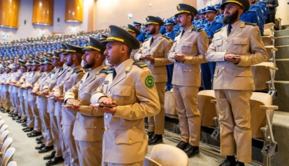 نيابةً عن وزير الدفاع.. الأمير عبدالرحمن بن محمد يرعى حفل تخريج طلبة دورات الضباط الجامعيين 2 نيابةً-عن-وزير-الدفاع.-الأمير-عبدالرحمن-بن-محمد-يرعى-حفل-تخريج-طلبة-دورات-الضباط-الجامعيين