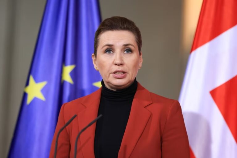 رئيسة-وزراء-الدنمارك:-جرينلاند-أمام-لحظة-حاسمة-أمام-مساعي-ترامب